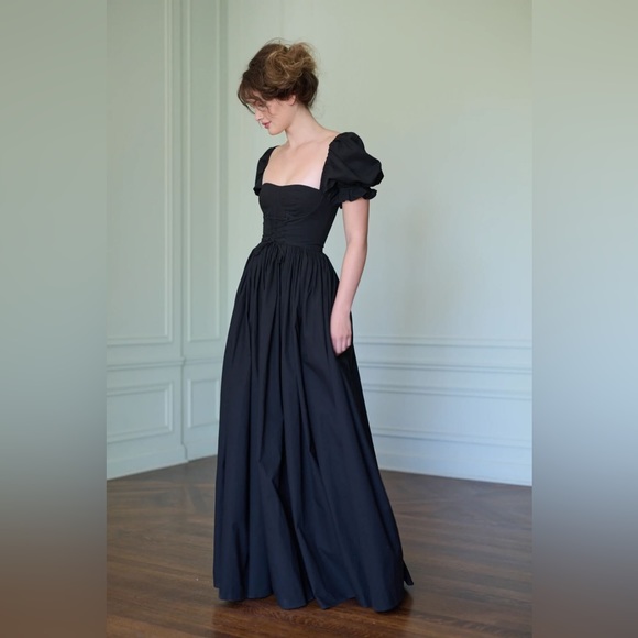 Selkie black gown (L) - Picture 2 of 4
